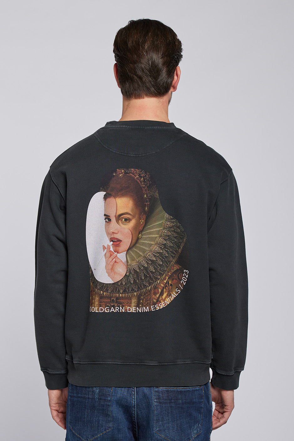68 | THE VINTAGE QUEEN CREWNECK | VINTAGEBLACK