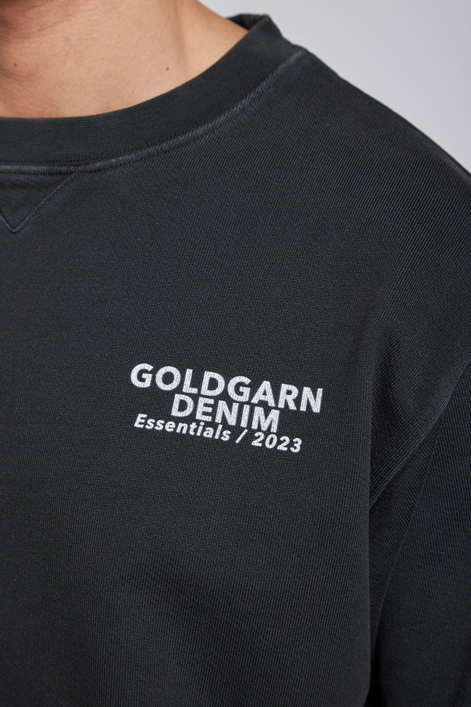 68 | THE VINTAGE QUEEN CREWNECK | VINTAGEBLACK