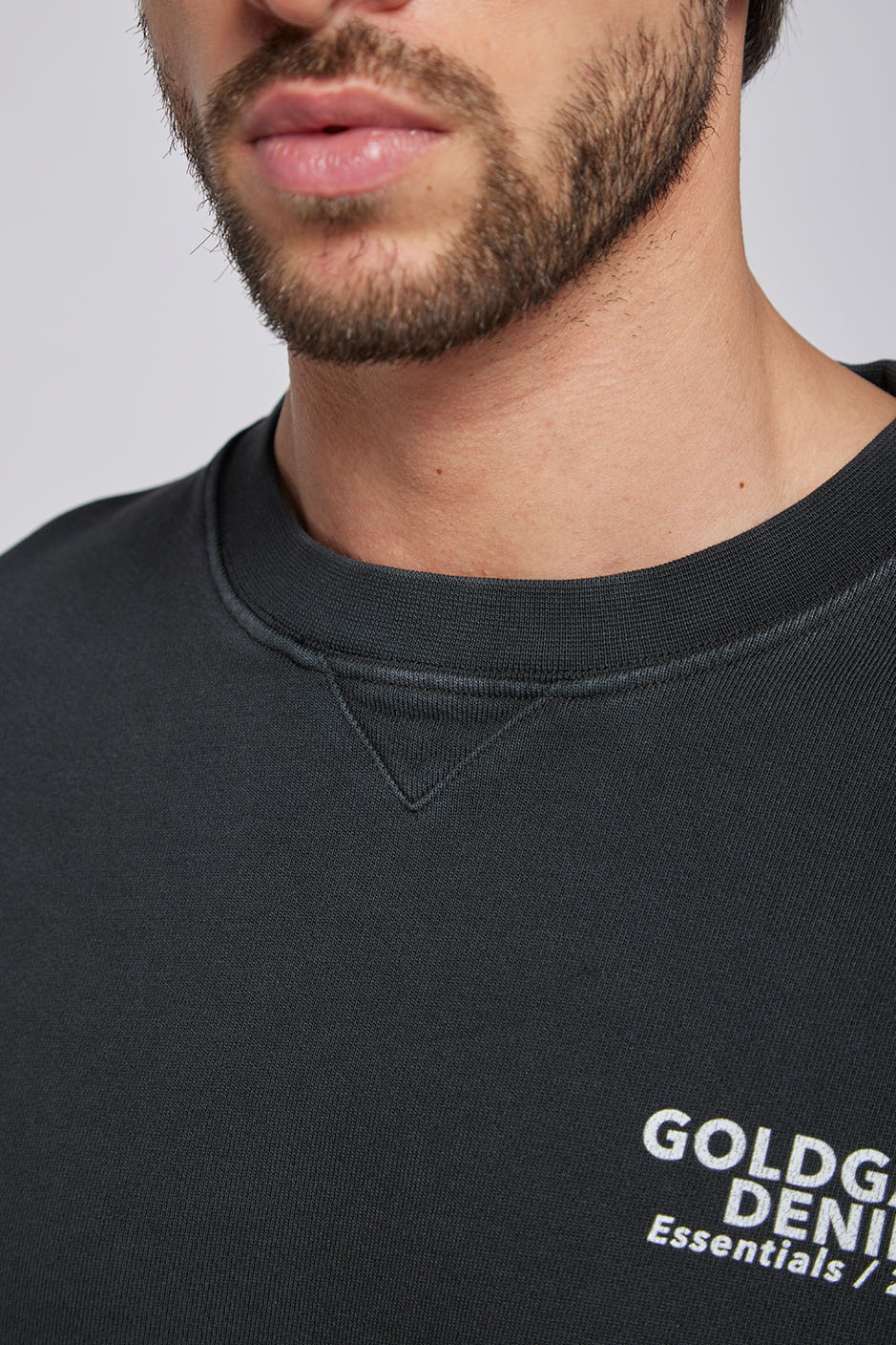 68 | THE VINTAGE QUEEN CREWNECK | VINTAGEBLACK