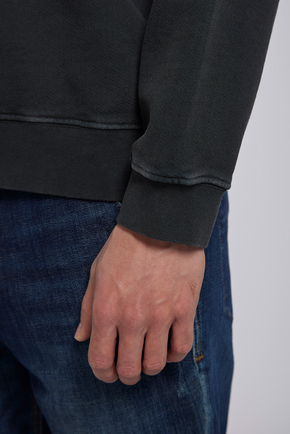 68 | THE VINTAGE QUEEN CREWNECK | VINTAGEBLACK