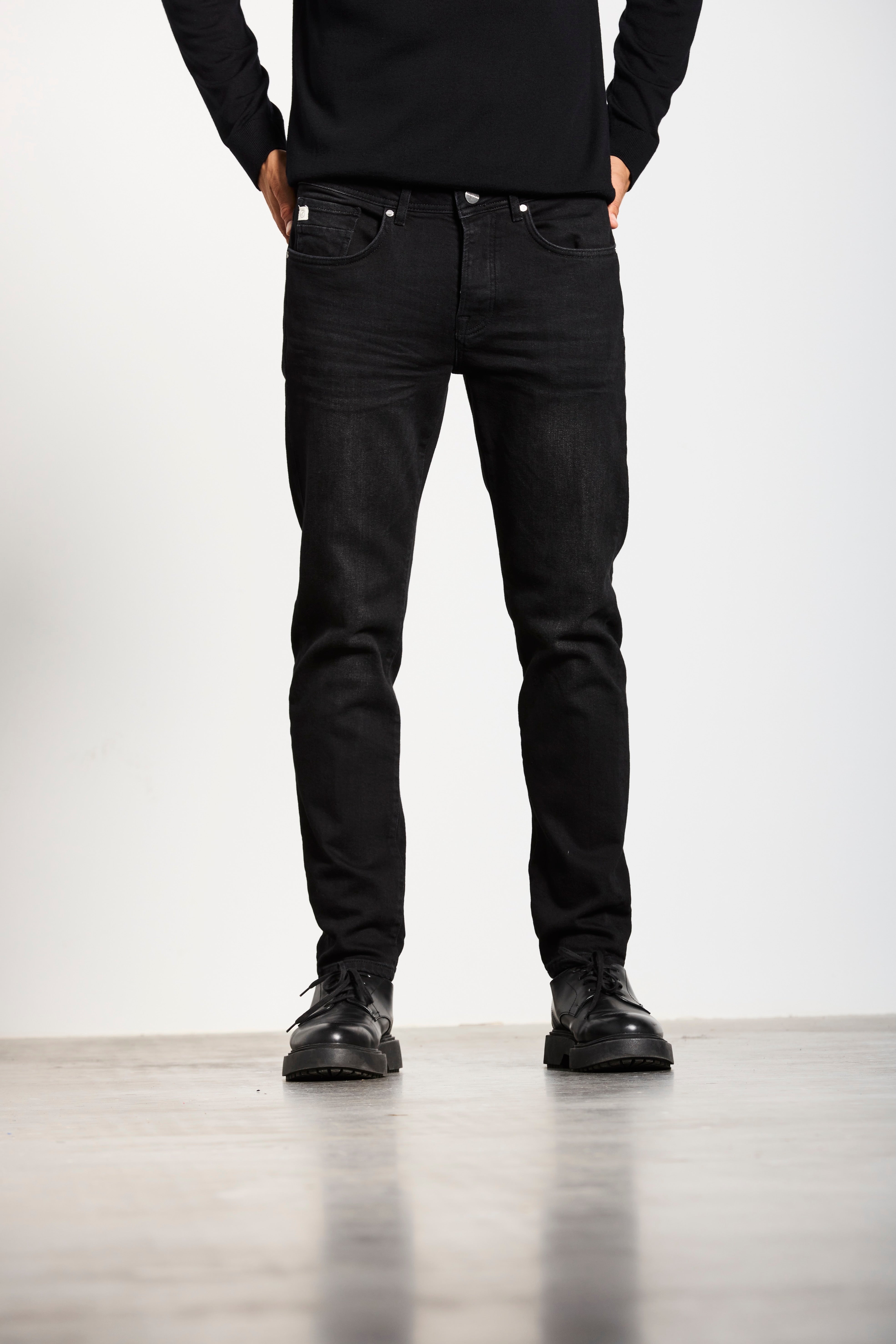 U2 | TAPERED FIT | BLACK GOLDGARN DENIM