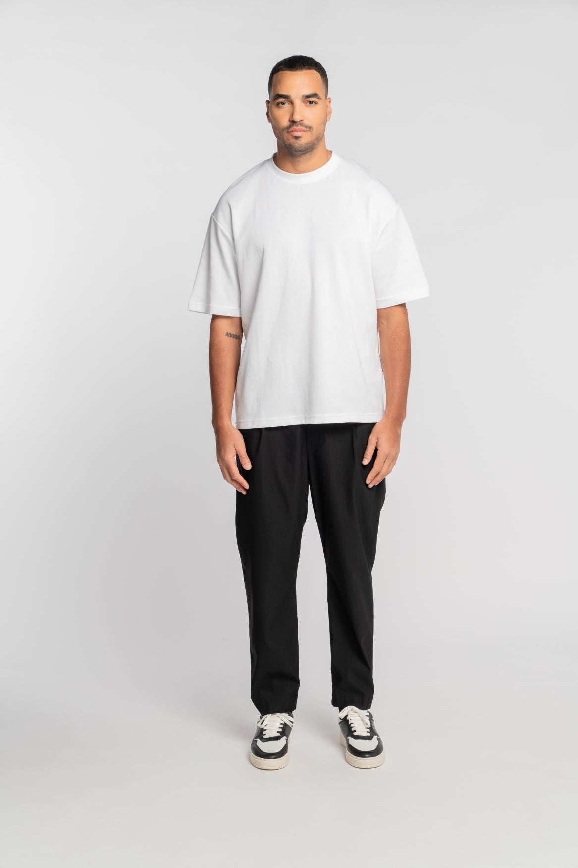 NECKARSTADT | RELAXED FIT | BLACK GOLDGARN DENIM