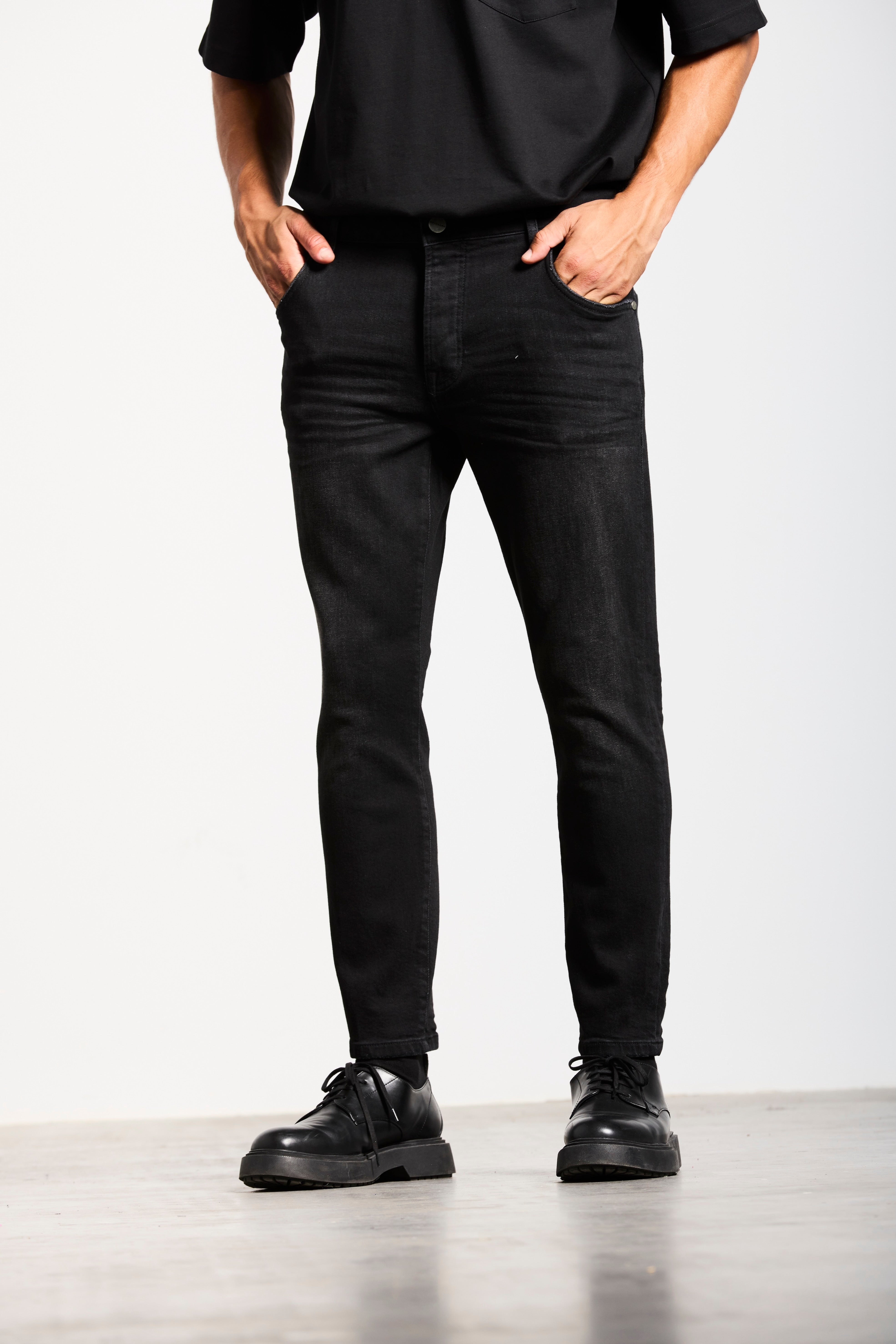 NECKARAU | CROPPED | BLACK GOLDGARN DENIM