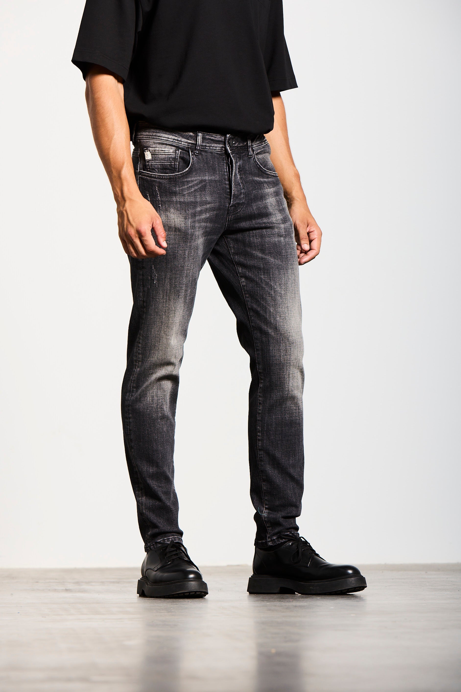 U2 | TAPERED FIT | VINTAGEBLACK GOLDGARN DENIM