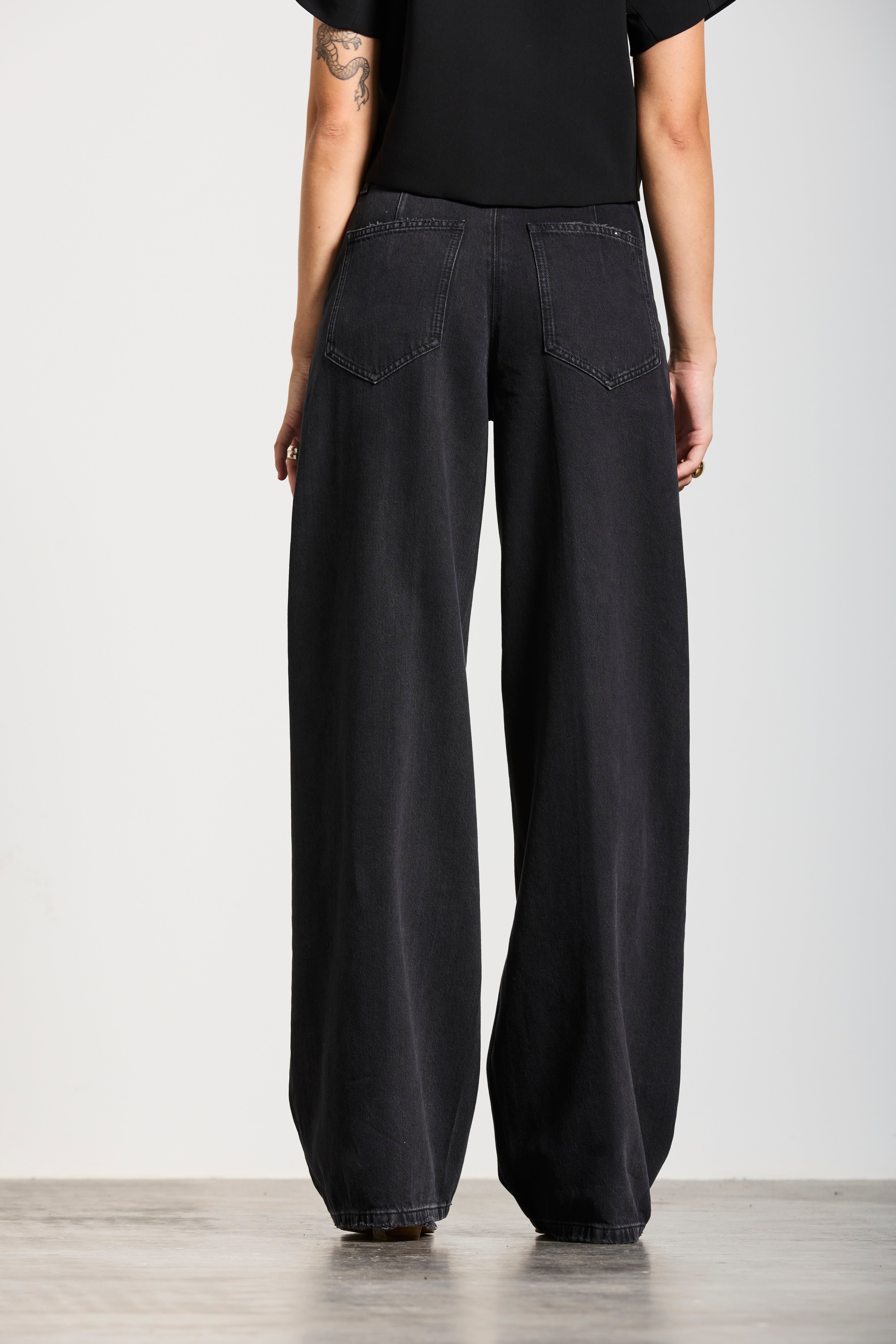WALLSTADT | TWISTED WIDE LEG | VINTAGEBLACK GOLDGARN DENIM